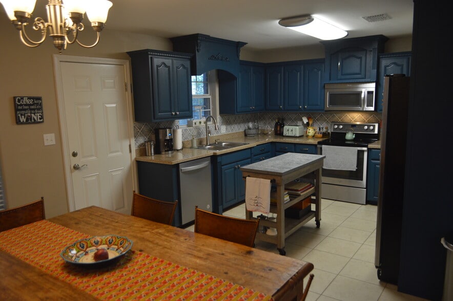 Building Photo - 1603 Margaret Ln