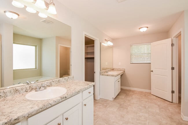 Building Photo - 203 Ajo Way