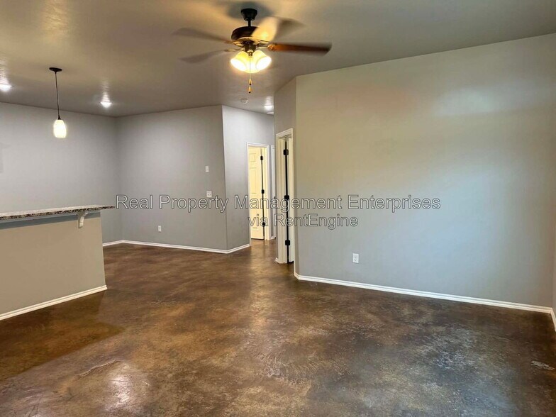 Building Photo - 7508 Redbud Villas Ct