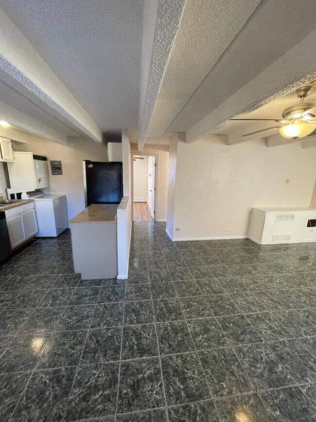Building Photo - 1180 Yosemite St