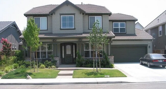 Primary Photo - For Rent – Spacious 4-Bedroom Home with Bo...