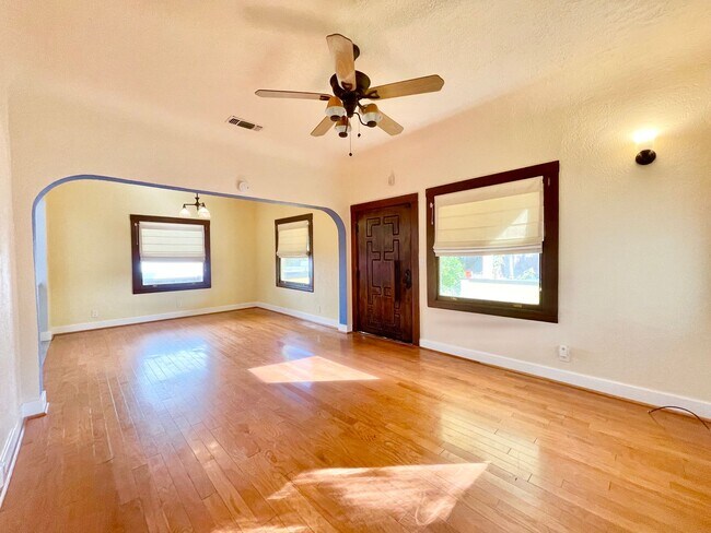 Building Photo - 4941 10th Ave