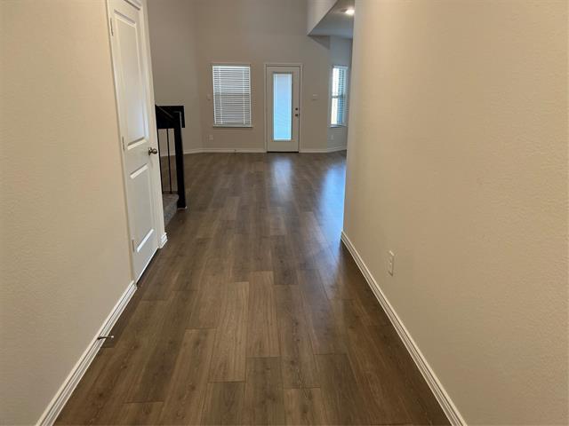 Building Photo - 10517 Breezeway Dr
