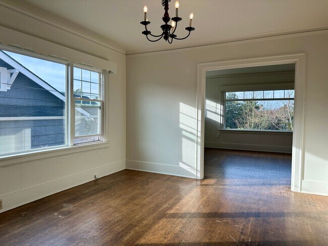 Building Photo - Maple Leaf 3 bedroom