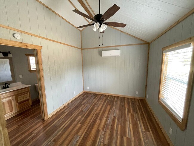 Building Photo - Hill Country Retreat on Acreage in Bandera