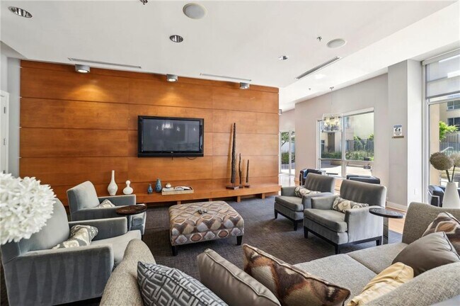 Building Photo - 711 Cosmopolitan Dr NE