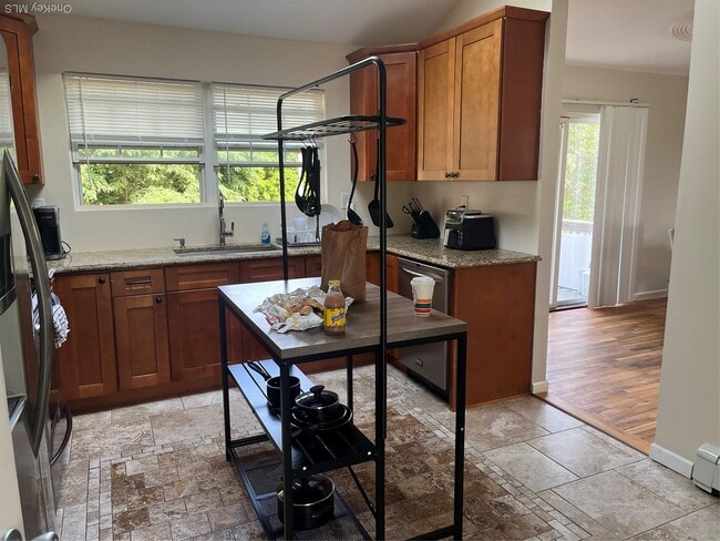 Building Photo - 39 Elder Ave