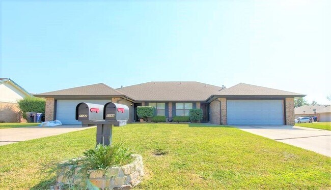 Building Photo - Spacious 3-Bedroom Home with Modern Amenit...