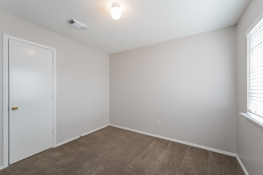 Building Photo - 8906 Belle Glen Dr