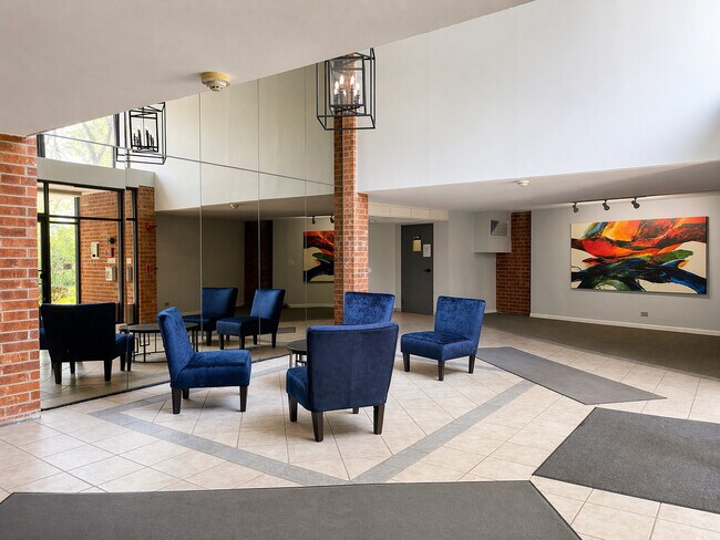 Building Photo - 1615 E Central Rd