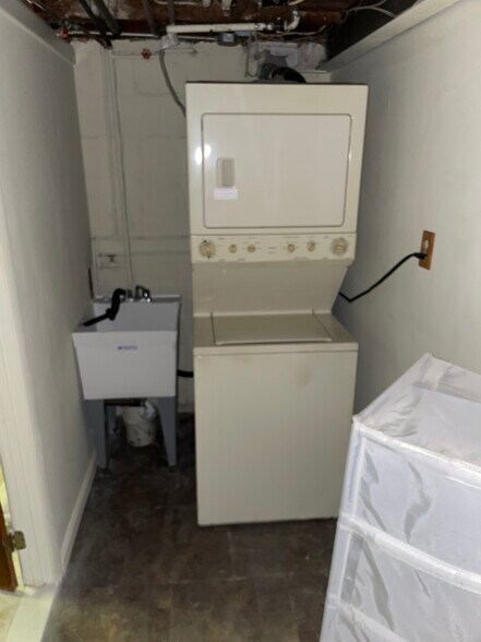 Laundry in the Shared Basement - 3703 W Saratoga St