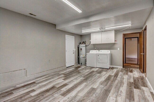 Building Photo - Spacious 4-Bedroom Home with Modern Upgrad...