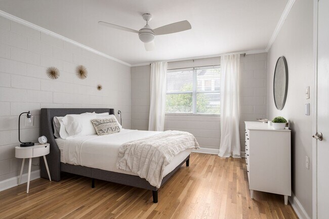 Building Photo - One Bedroom Across From Walking & Biking Trails in Fisher Park - Water & Parking Included