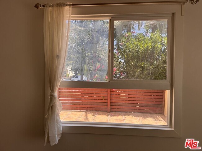 Building Photo - 1325 S Rimpau Blvd