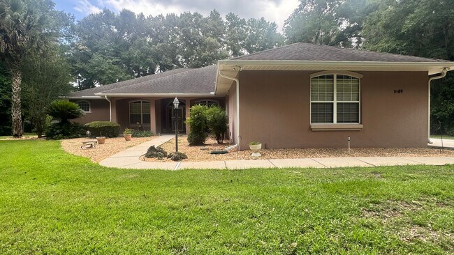 Building Photo - Private screened in POOL HOME!