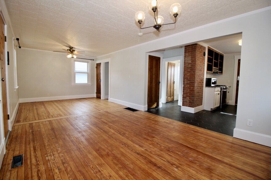 Building Photo - 6843 Buckingham Pl