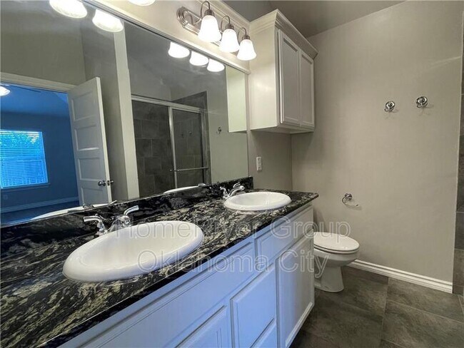 Building Photo - 1017 Merlin Dr