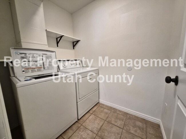 Building Photo - Qualify With 2.5x Rent in Income. Plus Hal...