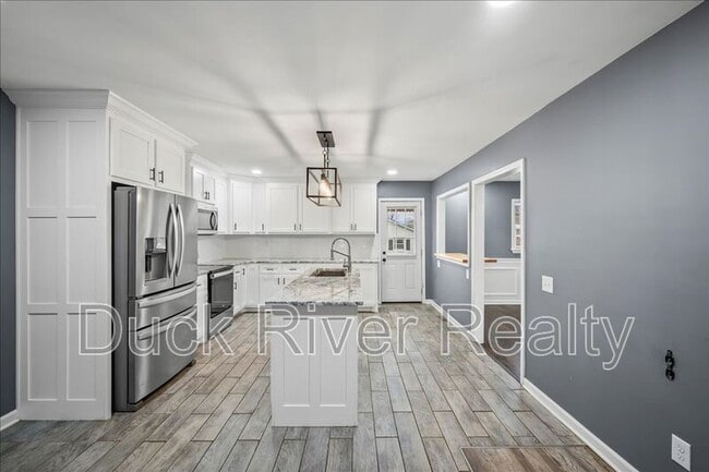 Building Photo - 406 7th St