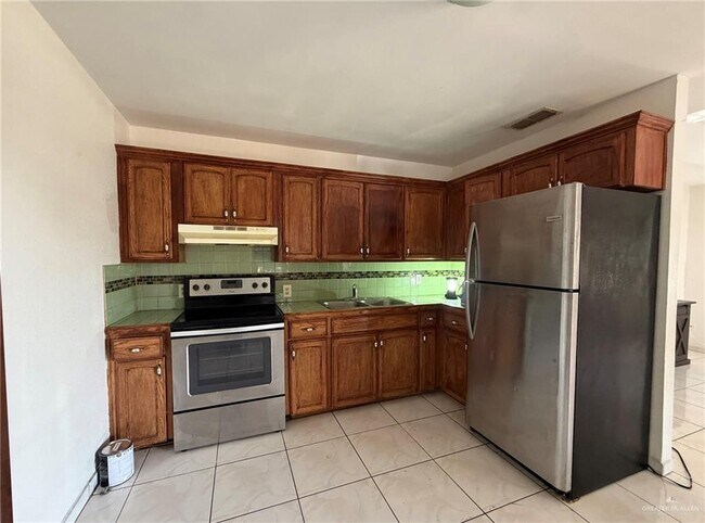 Building Photo - 108 W La Quinta Dr