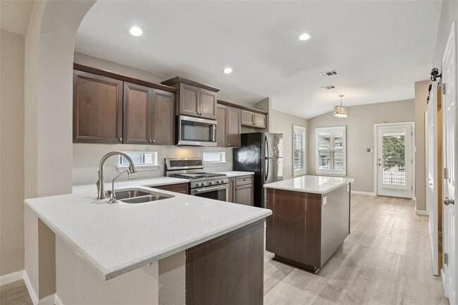 Building Photo - 4937 Hartson