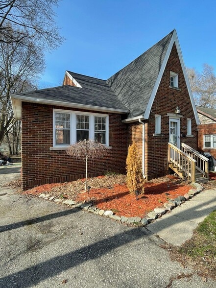 Building Photo - 3 Voorheis St