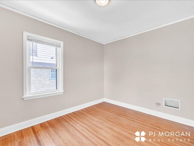 Building Photo - 2 bedroom duplex for rent in Midtown!