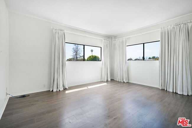 Building Photo - 817 10th St