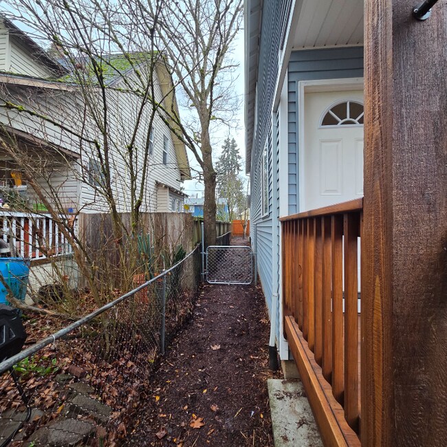 Building Photo - 3552 SE 66th Ave