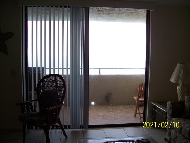 Building Photo - 6035 Sea Ranch Dr