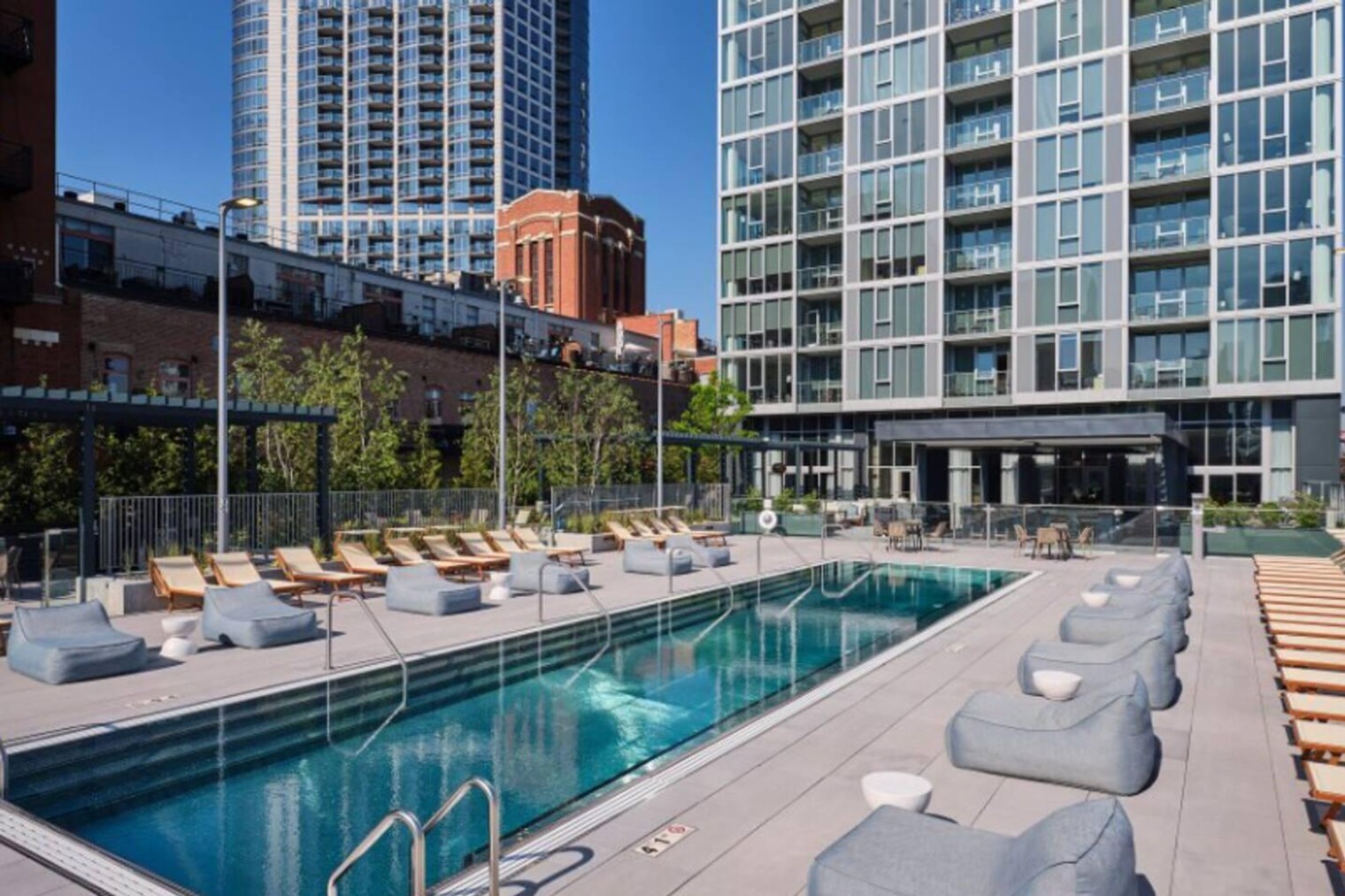 Building Photo - 360 W Illinois St