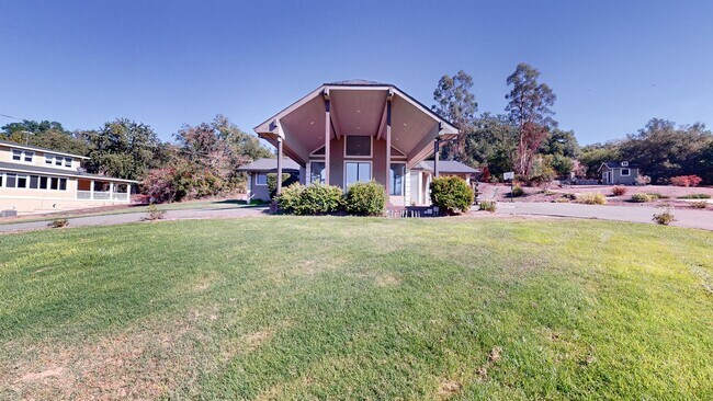 Building Photo - 9168 Eastside Rd