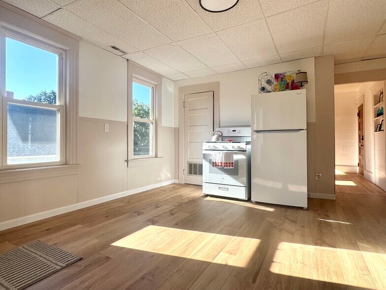 New appliances. - 98 Maple St