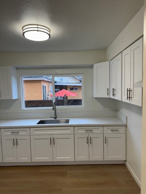 Building Photo - 637 W 41st St