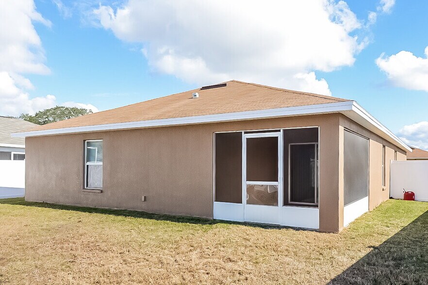 Building Photo - 6400 Twin Bridges Dr