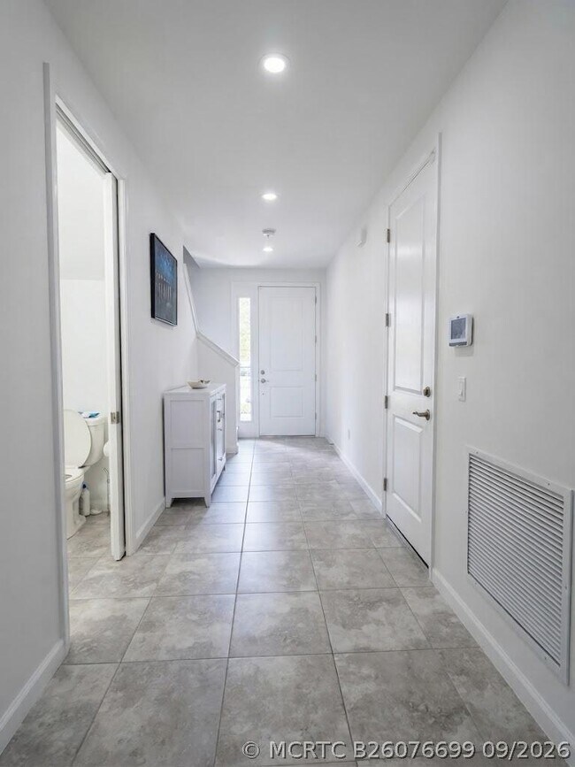 Building Photo - 16483 Helix Ct