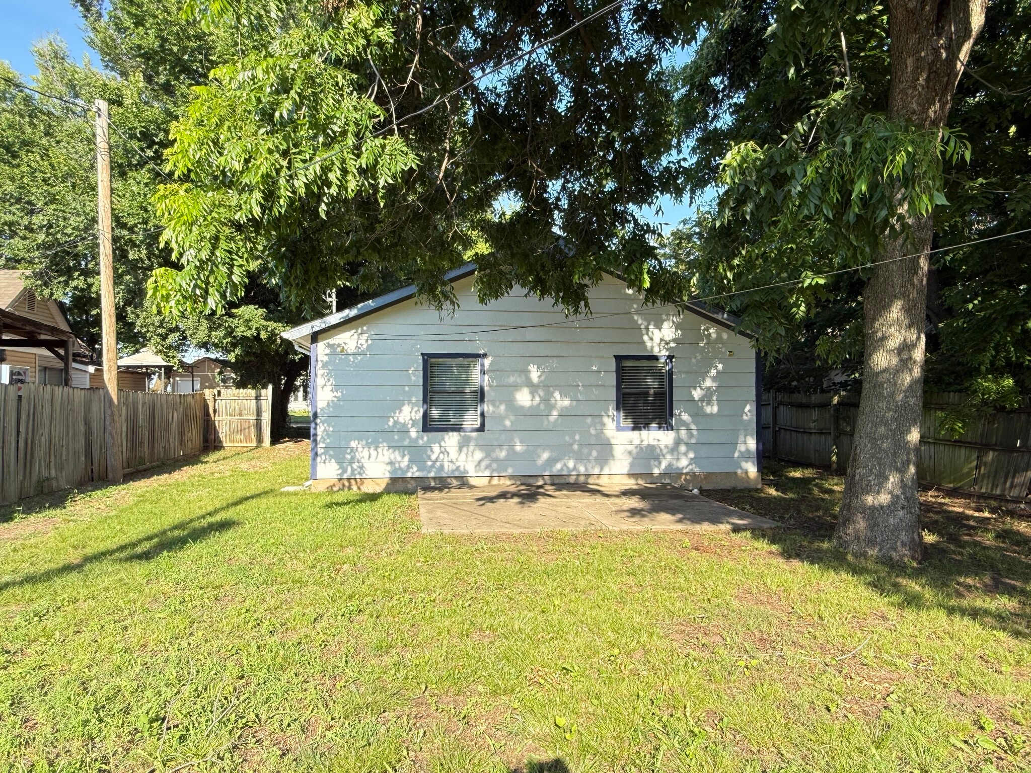 Building Photo - 1008 S Lowry St
