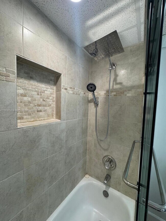 Building Photo - 8010 N Colony Cir