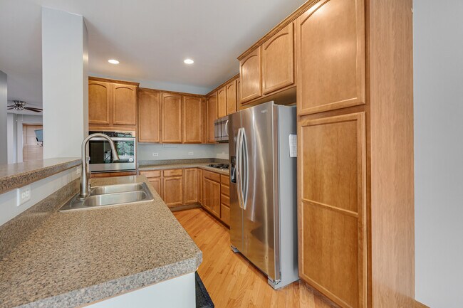 Building Photo - 5568 Cambridge Way