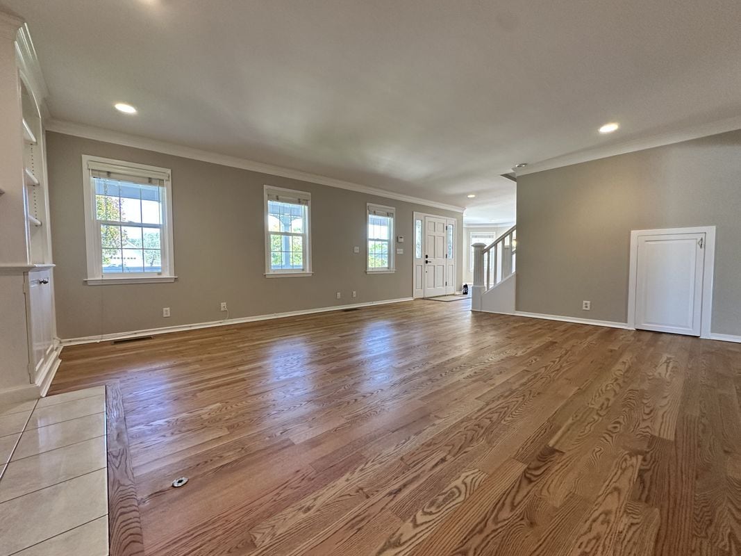 Building Photo - 604 Village Ct