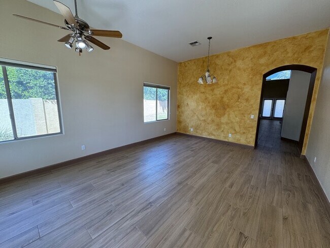 Building Photo - Gilbert Four Bedroom