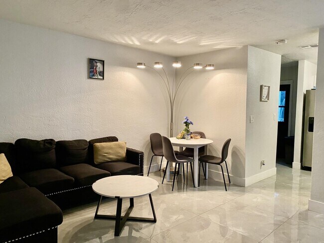 Building Photo - 1353 9th St