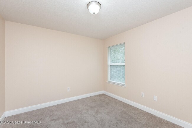 Building Photo - 49 Pine Cir Dr