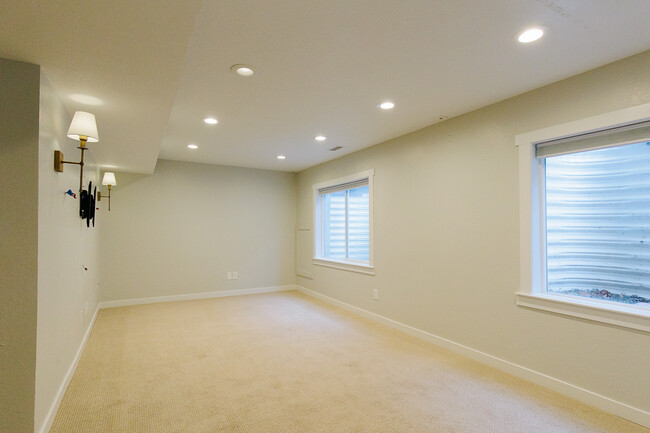 Building Photo - 3971 E Golden Eagle Rd