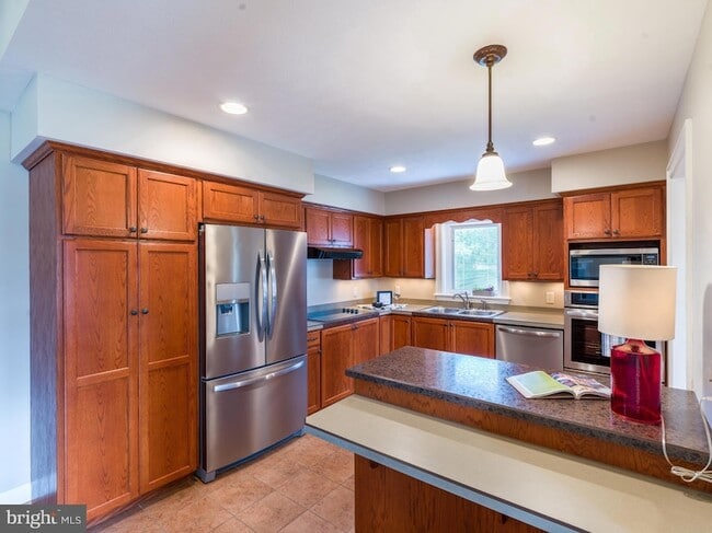 Building Photo - 2616 Greenport Dr