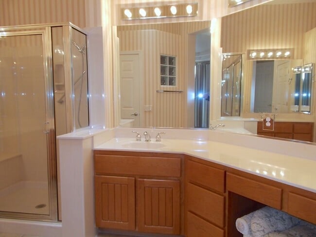 Building Photo - Single-Story Townhome with Golf Course Views in Summerlin