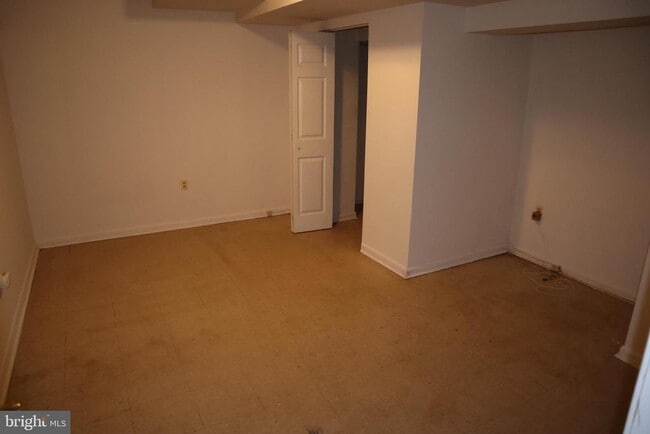 Building Photo - 16 Grantchester Pl