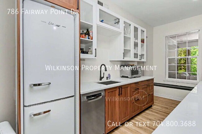 Building Photo - 786 Fairway Point Dr