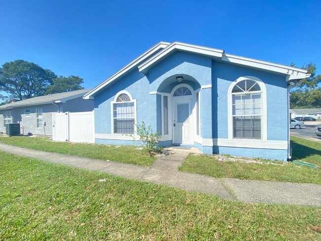 Building Photo - 227 San Gabriel St