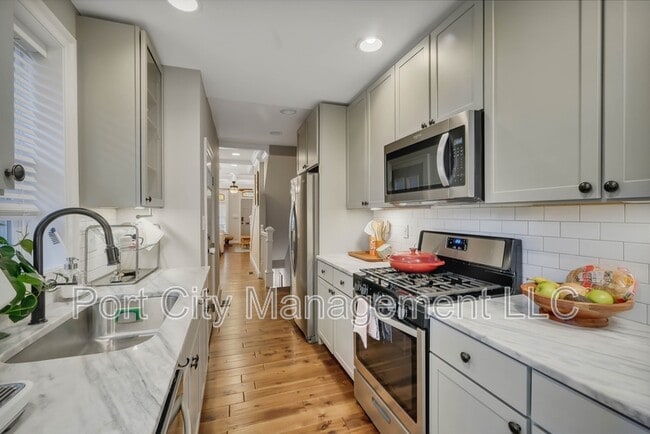 Building Photo - 504 S Milton Ave